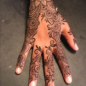 Meet your Posher, Muna